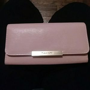 Tahari wallet